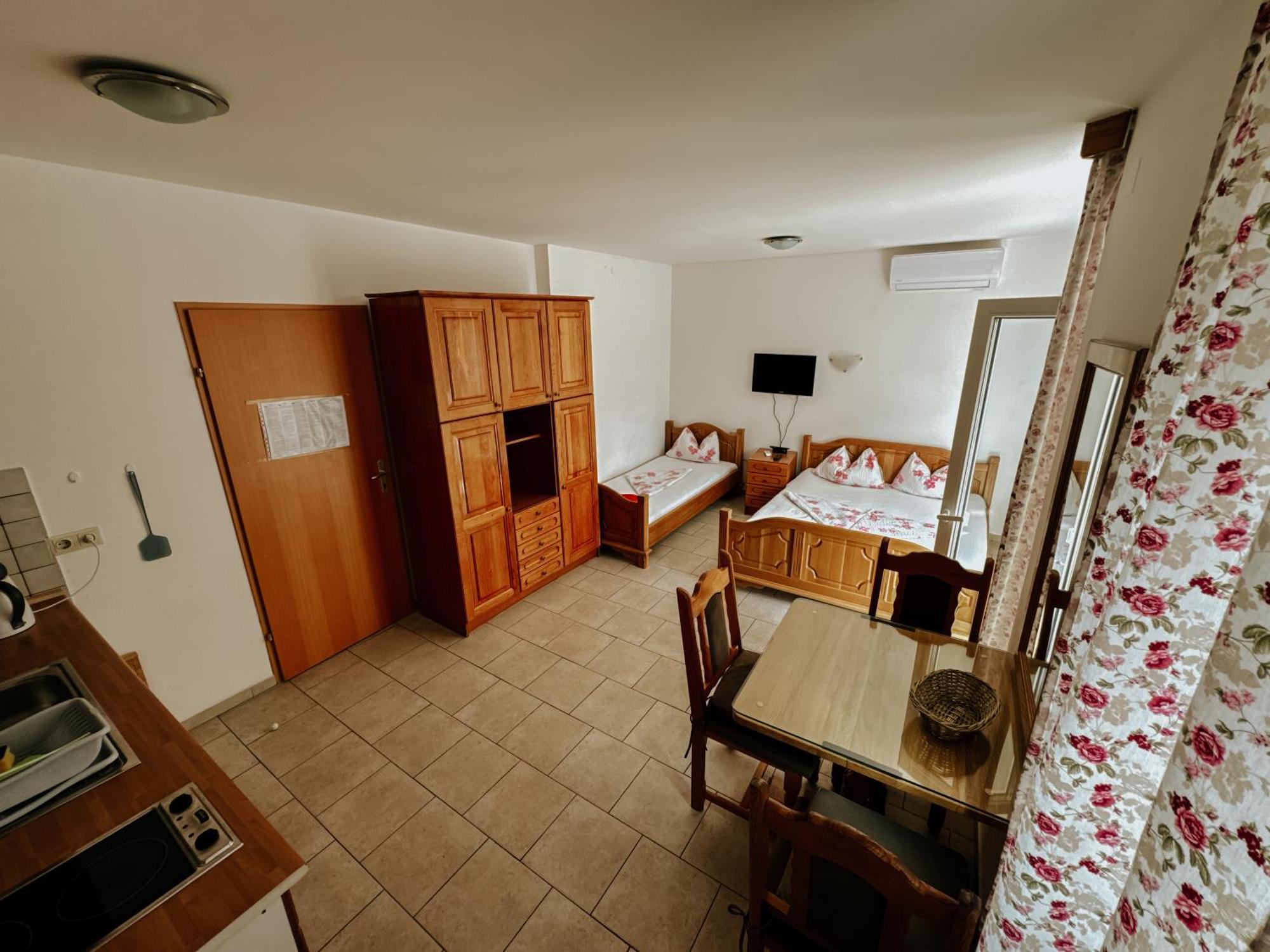 Krk Kornic Apartments Exterior photo